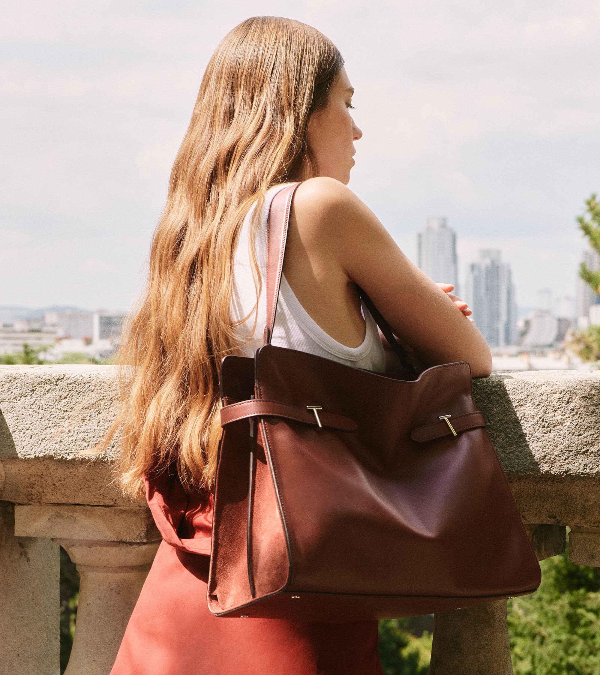 Maxi-Handtasche Emie aus Glatt- und Nubukleder